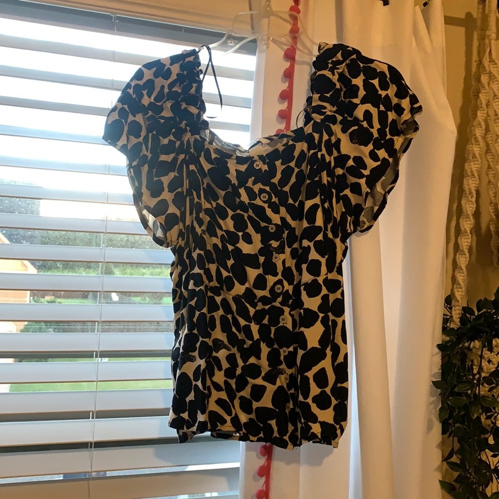 Women’s H&M Cream and Black Top! Worn Once!